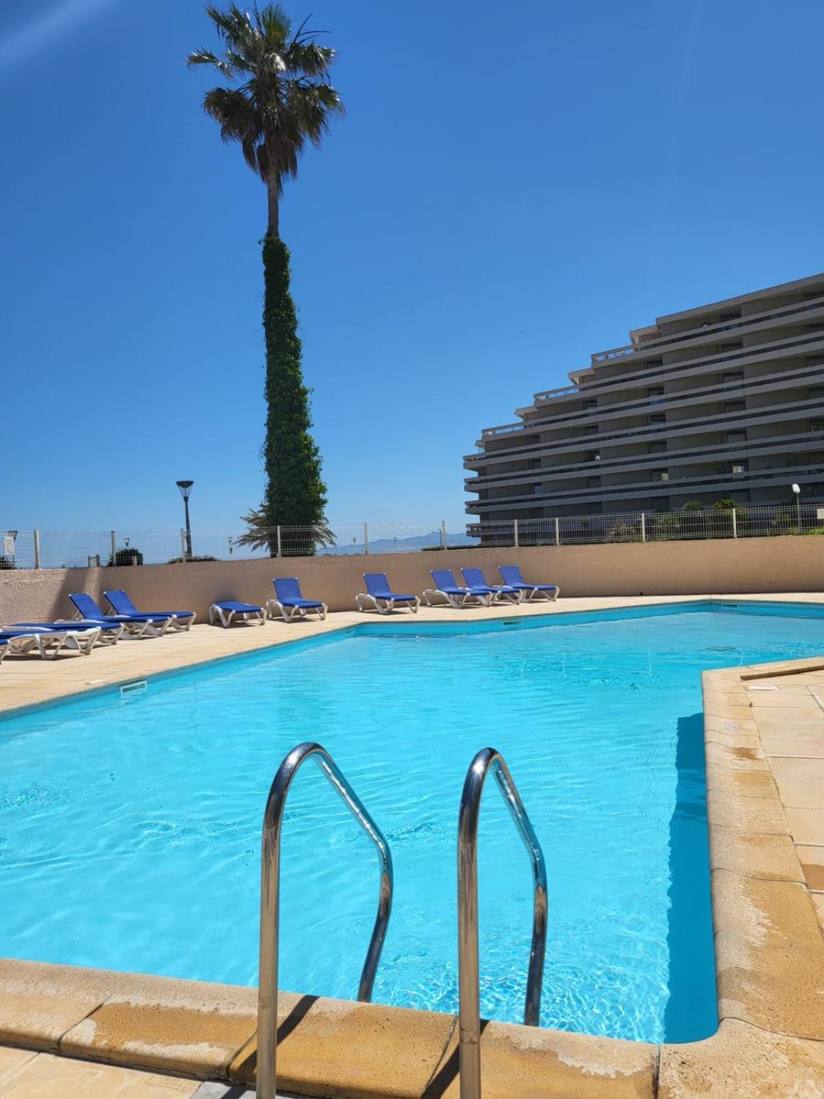 Location Les Pieds Dans L'Eau Apartment Canet-en-Roussillon Exterior photo